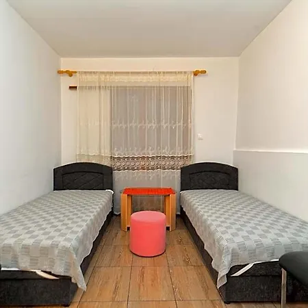Hotel 2081