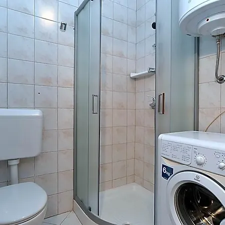 2081 3* Pula